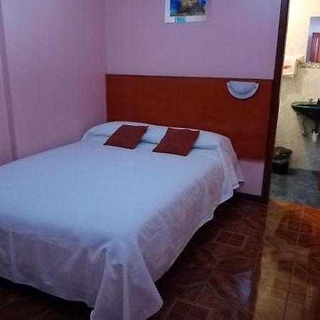 Hostal Sauna Water Palace Quito Esterno foto