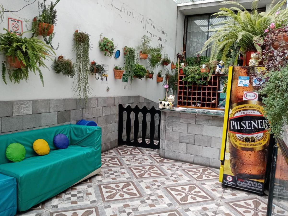 Hostal Sauna Water Palace Quito Esterno foto