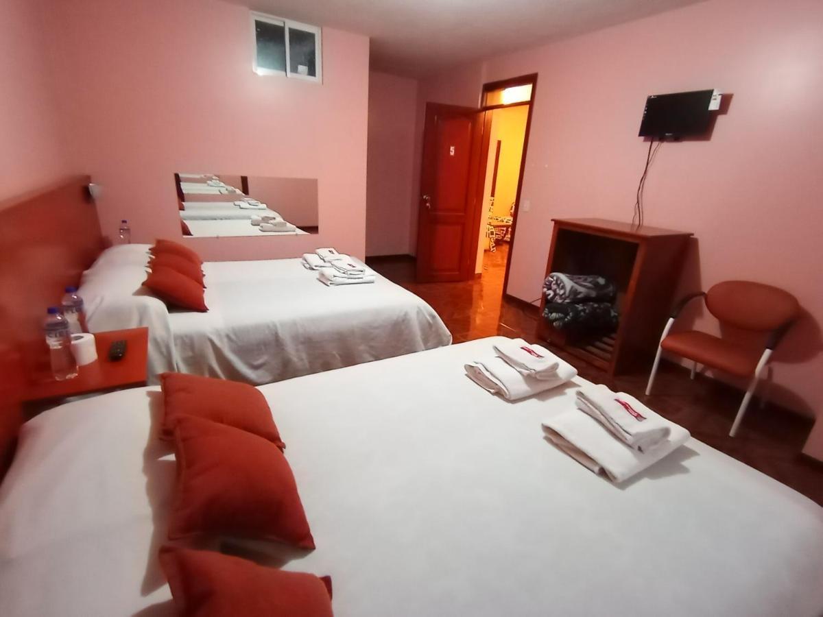 Hostal Sauna Water Palace Quito Esterno foto