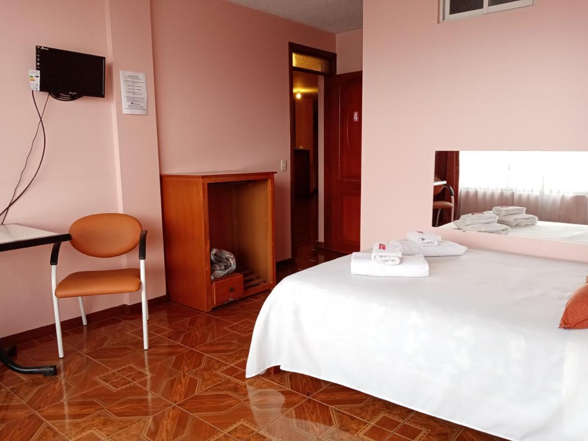 Hostal Sauna Water Palace Quito Esterno foto