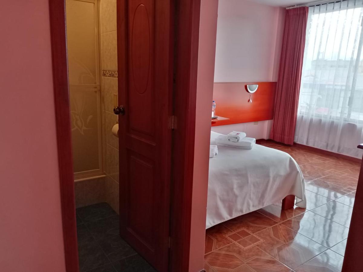 Hostal Sauna Water Palace Quito Esterno foto