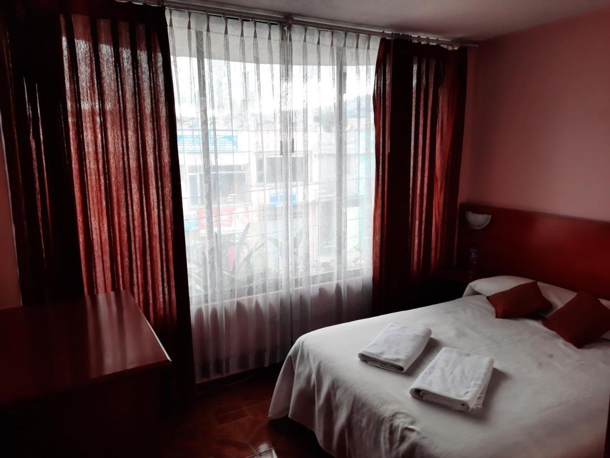 Hostal Sauna Water Palace Quito Esterno foto