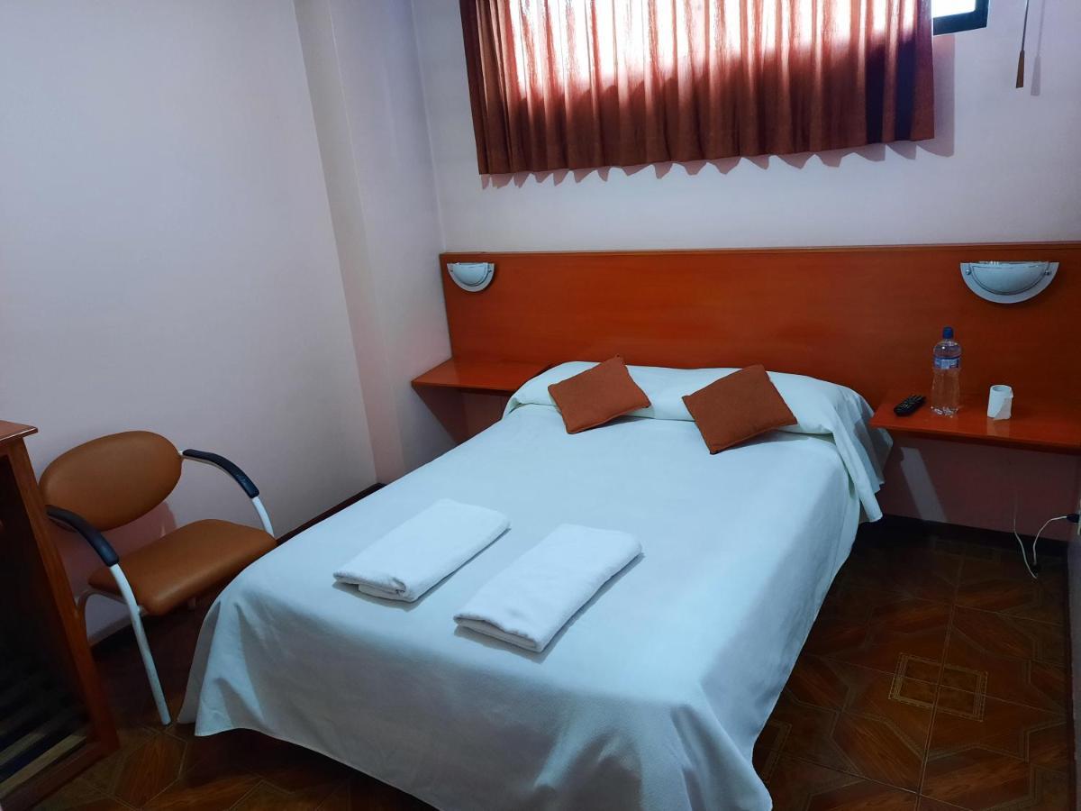 Hostal Sauna Water Palace Quito Esterno foto