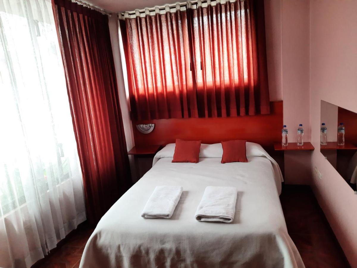Hostal Sauna Water Palace Quito Esterno foto