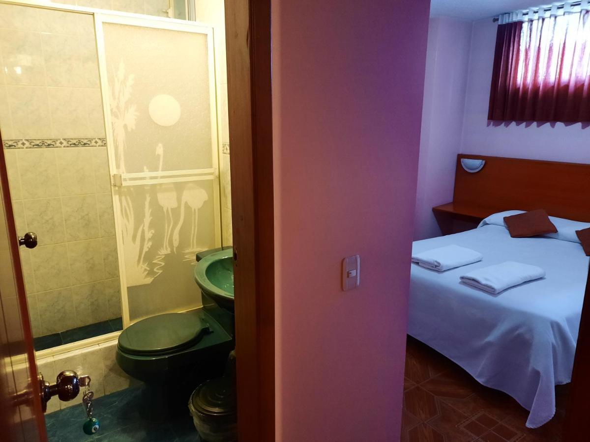 Hostal Sauna Water Palace Quito Esterno foto