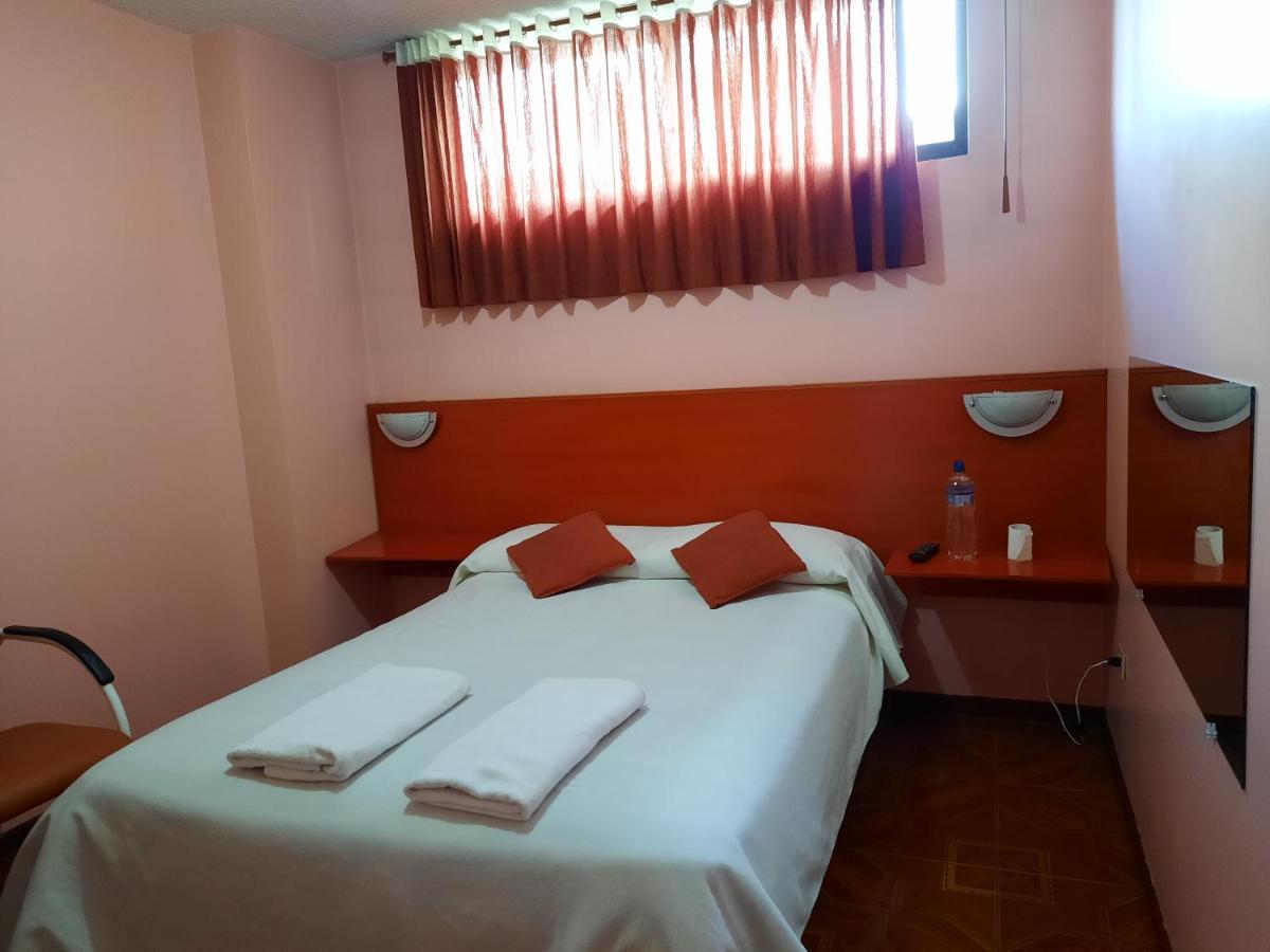 Hostal Sauna Water Palace Quito Esterno foto