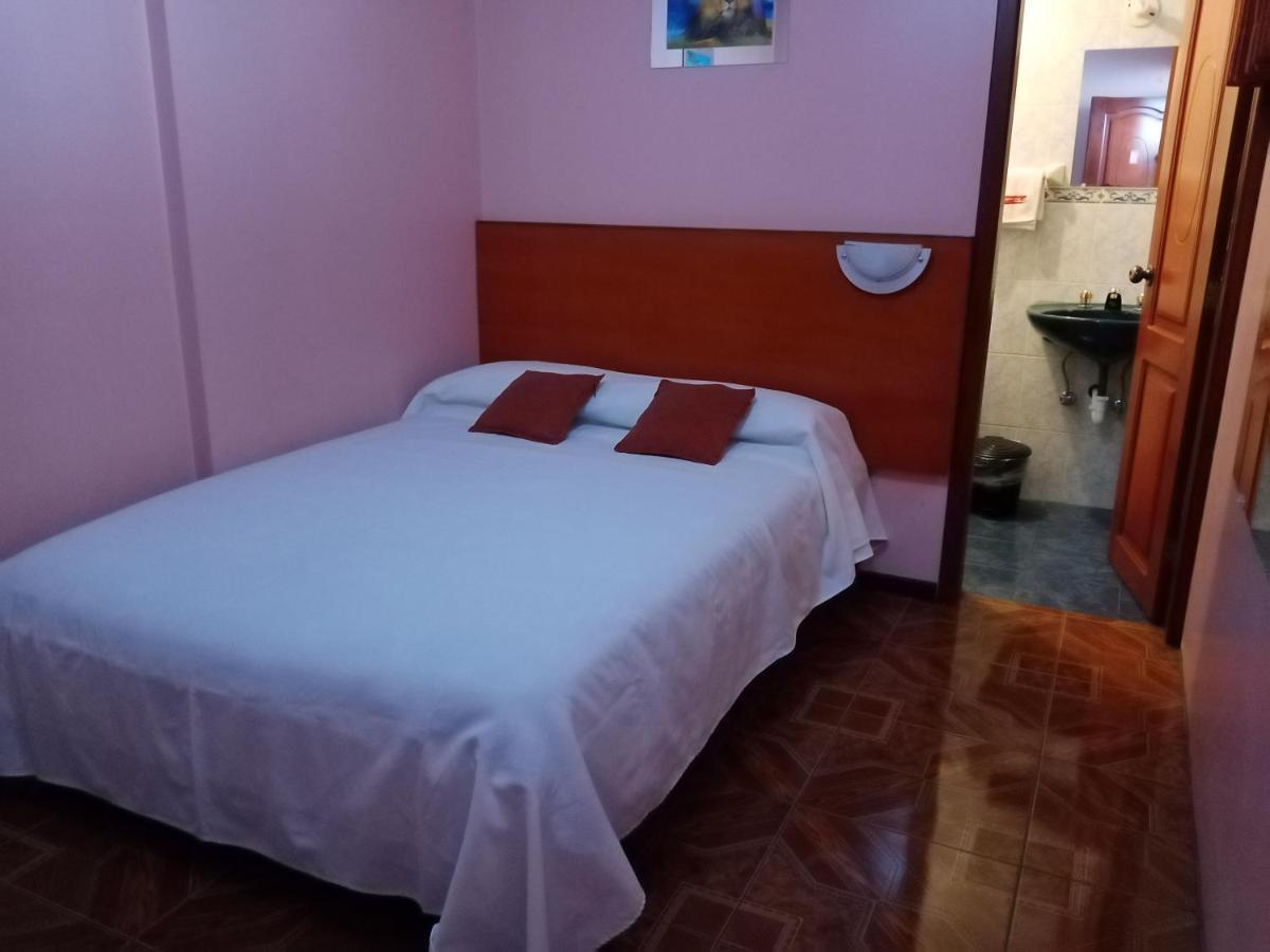 Hostal Sauna Water Palace Quito Esterno foto